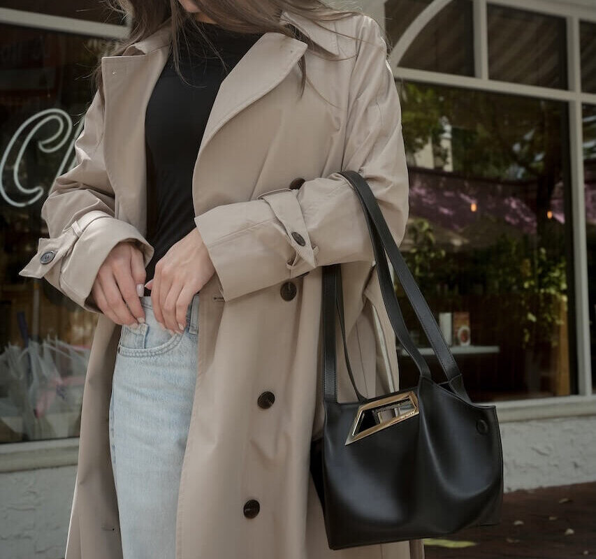 A girl modeling a Val Genné handbag as part of the “FOR THE GIRL” campaign, brought to life by Benamor Galvez.
